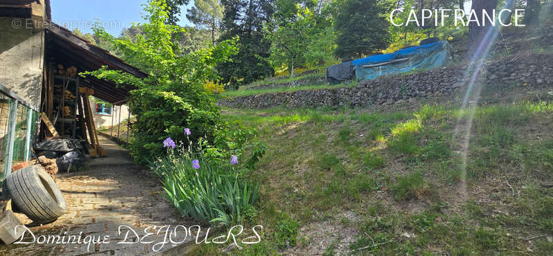 Maison à SAINT-SAUVEUR-DE-MONTAGUT