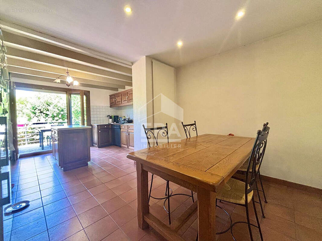 Maison à COMBS-LA-VILLE