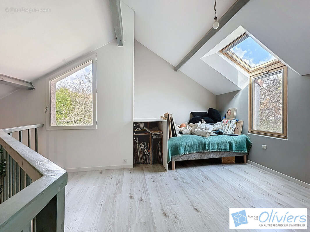 Maison à VOISINS-LE-BRETONNEUX