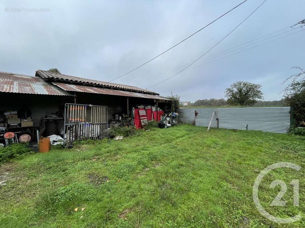 Maison à PETIT-PALAIS-ET-CORNEMPS