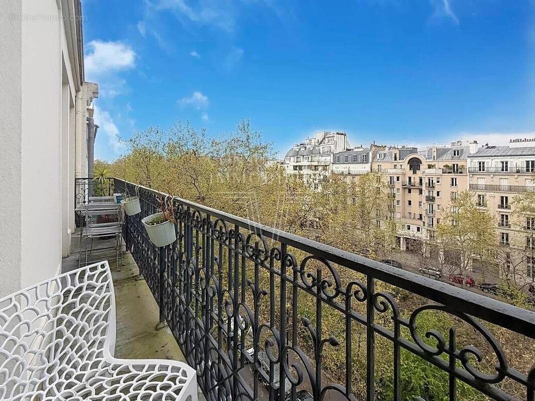 Appartement à PARIS-17E