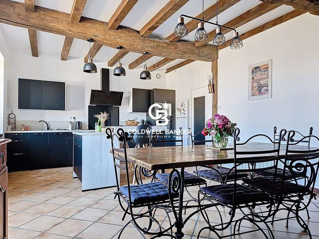 Maison à SAINT-JEAN-D'ANGELY