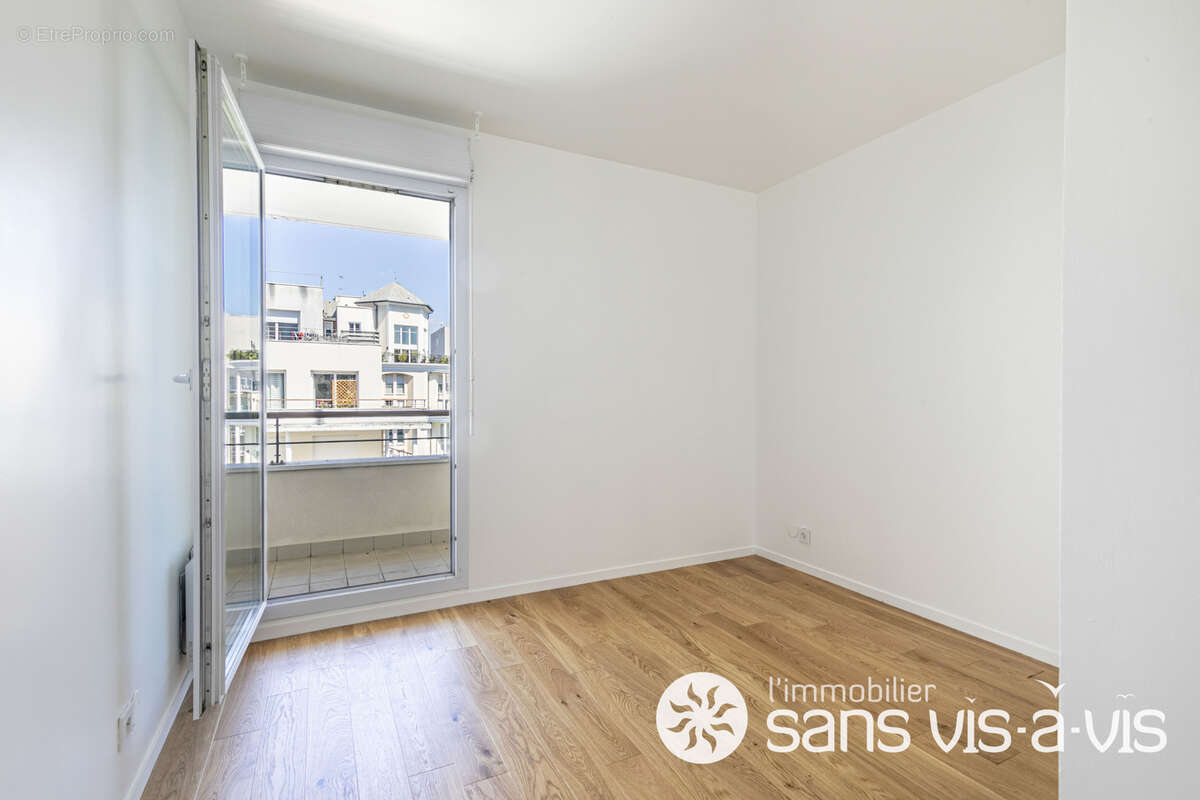 Appartement à COURBEVOIE