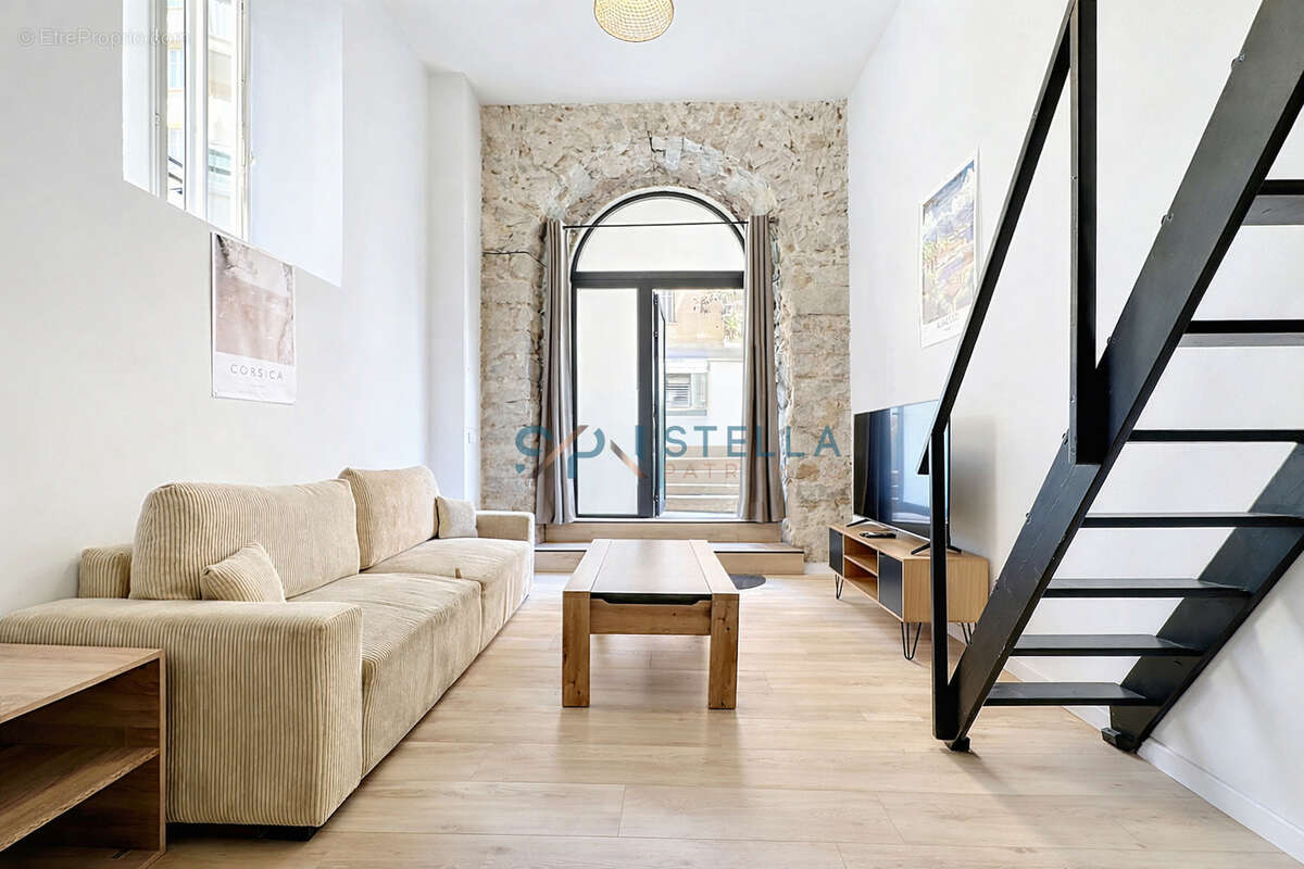 Loft T1 bis en mezzanine À Ajaccio - photo 4