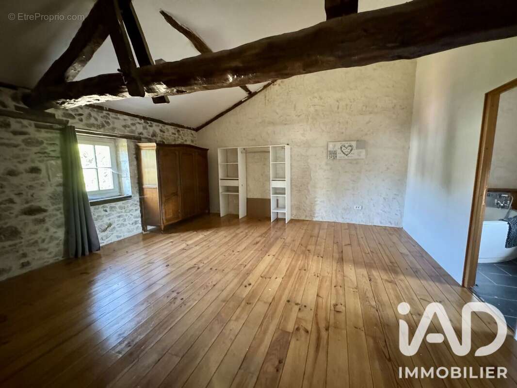 Maison 204 m² à Saint-Maurice-Des-Lions  - photo 6