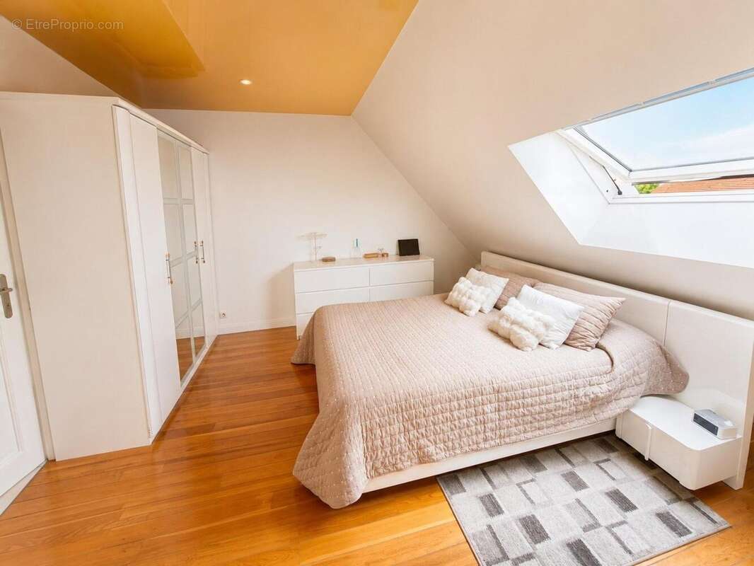 Maison 187 m² à Magny-Le-Hongre  - photo 9