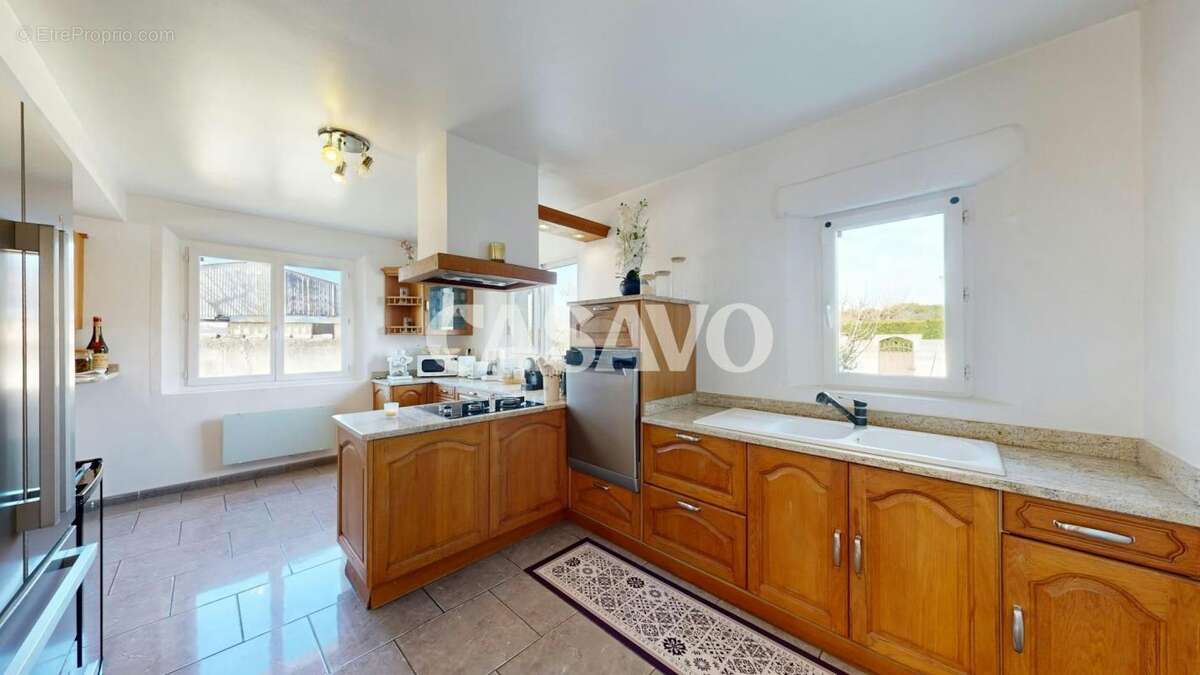 Vente Maison 10 pièces de 231m² - 84300 Taillades - photo 8