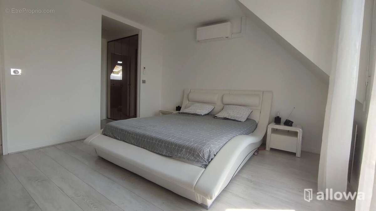 Maison à CHANTELOUP-LES-VIGNES