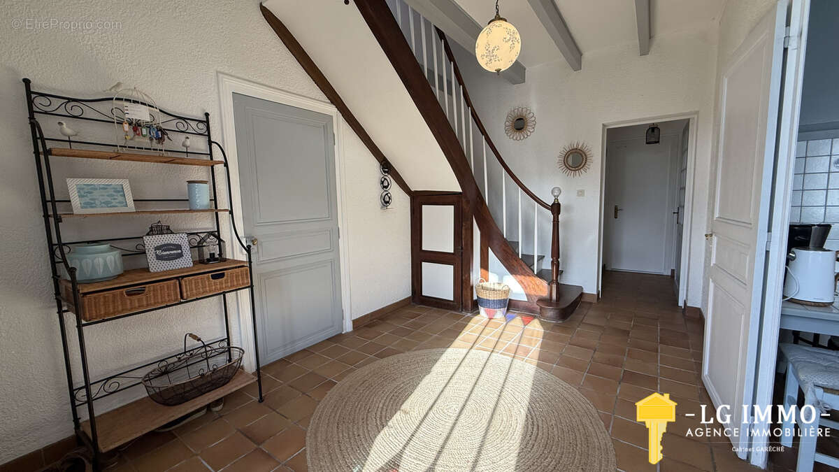 Maison à BRIE-SOUS-MORTAGNE