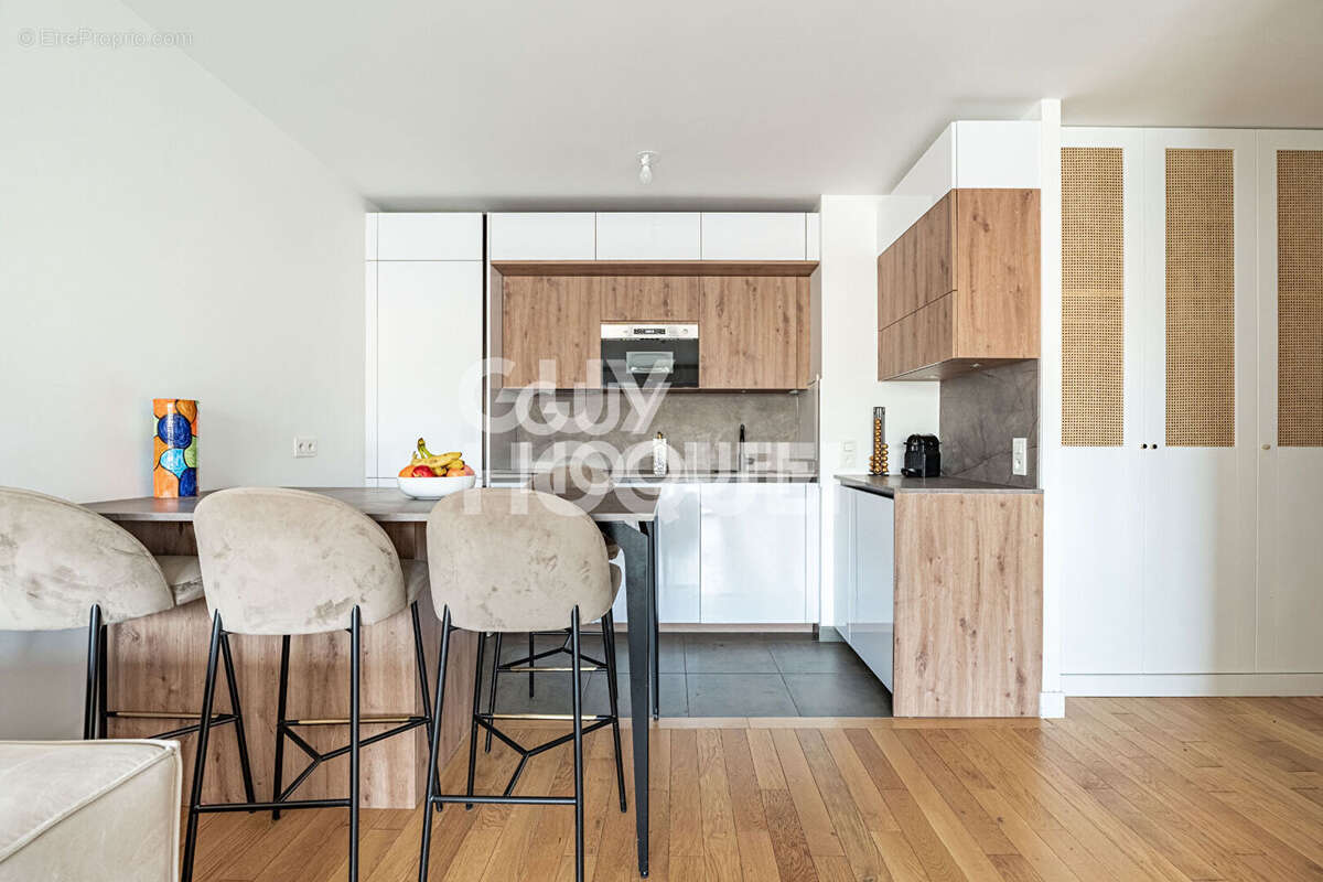 Appartement à COURBEVOIE