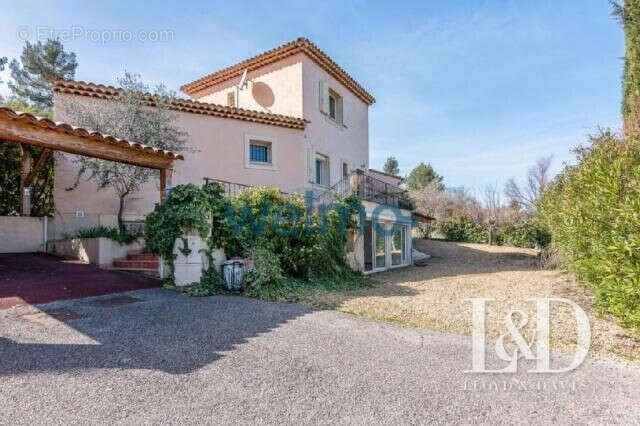 Maison à SAINT-ESTEVE-JANSON