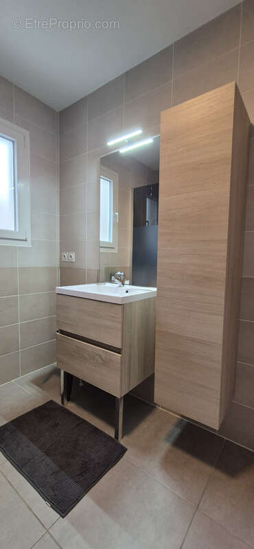 Maison à LA CHAPELLE-DE-LA-TOUR