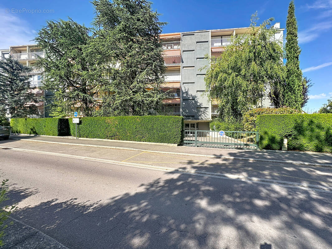 Appartement à SAINT-JULIEN-LES-VILLAS