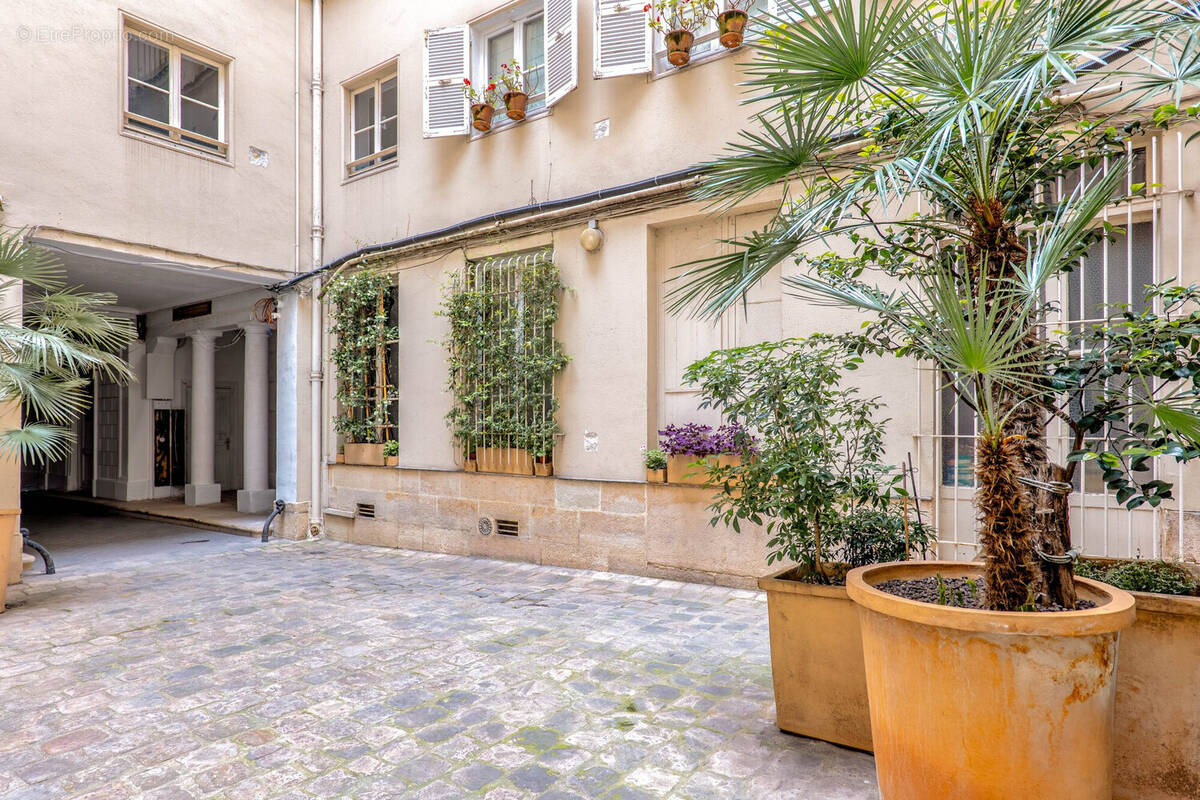 Appartement à PARIS-1E