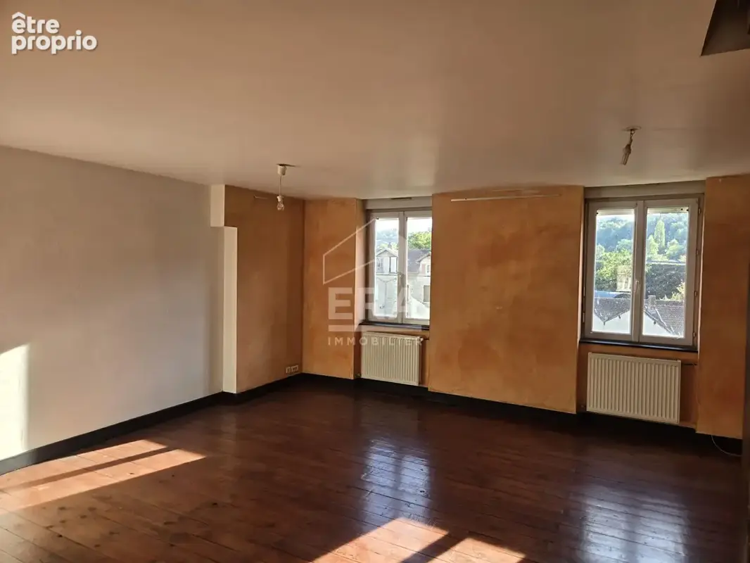 Appartement à NIVOLAS-VERMELLE