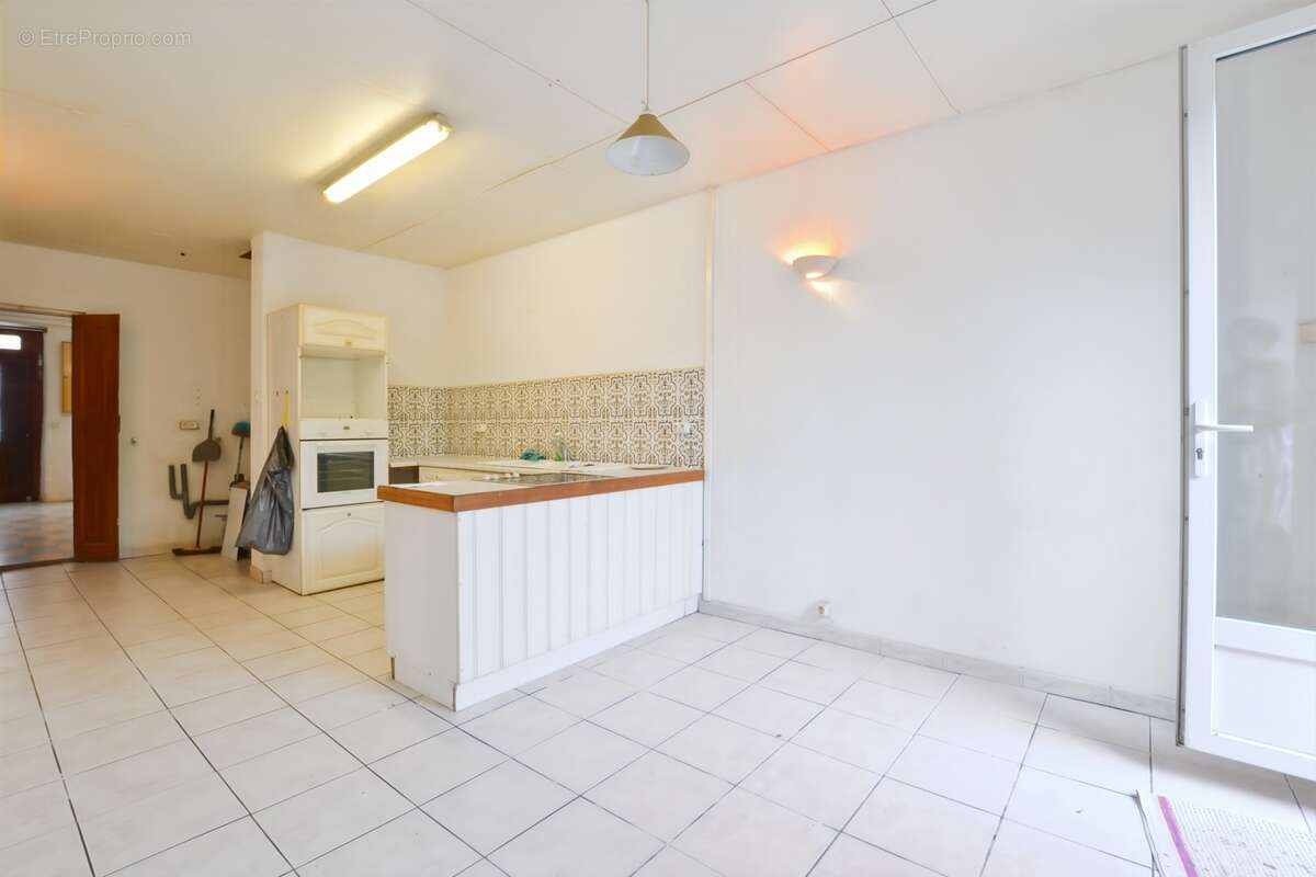 Saint-Chinian – Maison de village de 95 m², 4 chambres et cour sans vis-à-vis - photo 11