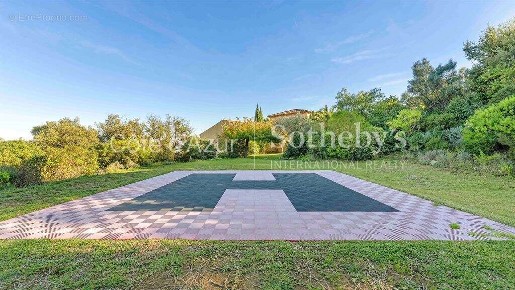 Maison de prestige à vendre dans le Golfe de Saint-Tropez, avec héliport privé - photo 18