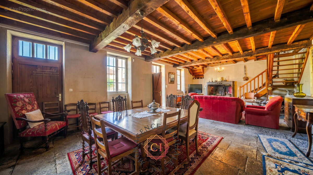 Propriété d'exception avec château, maison indépendante et parc d'env. 2,4 hectares - photo 3
