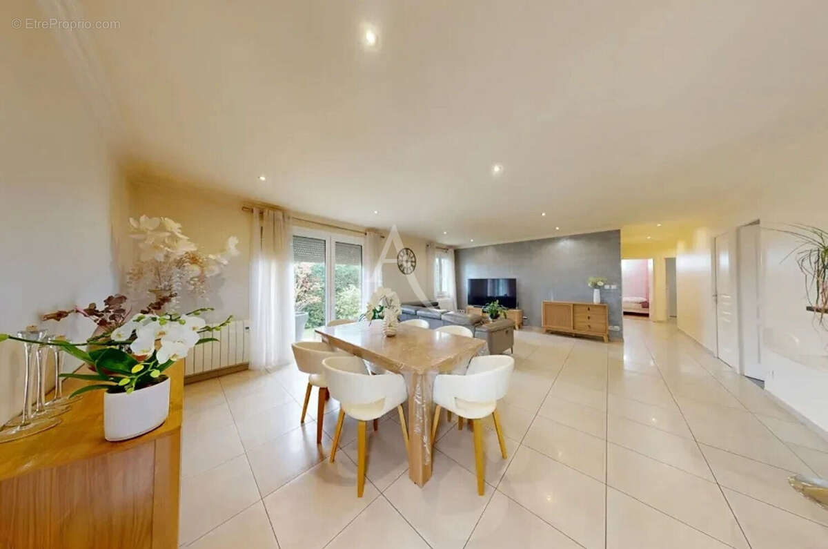 Maison à PONTAULT-COMBAULT