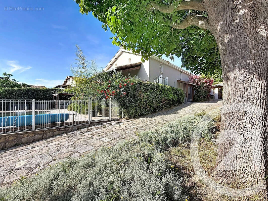 Maison à POUSSAN