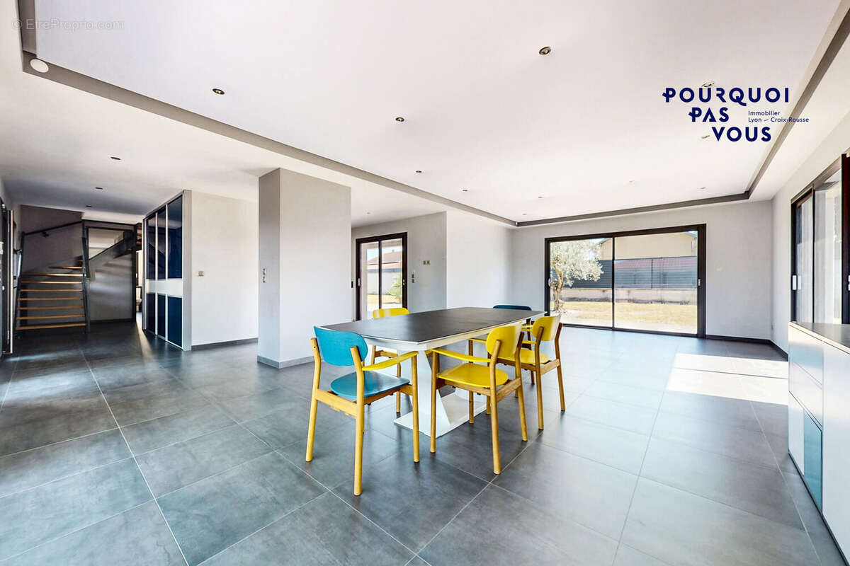 Maison 214 m² à Saint-Romain-De-Jalionas  - photo 3