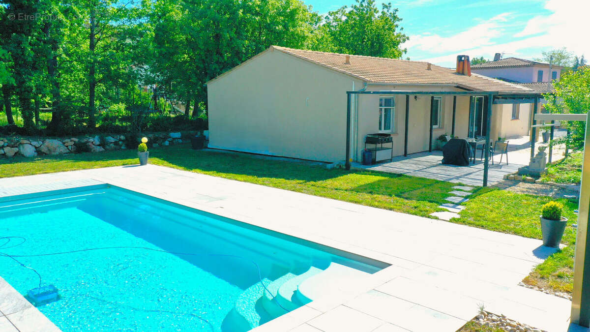 Maison Saint Cezaire Sur Siagne de 120 m² avec un terrain de 1606 m² avec piscine - photo 2