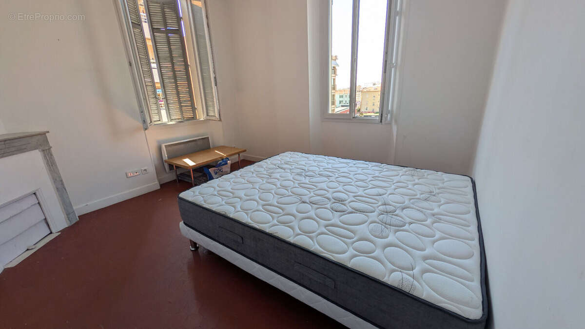 Cannes Bas Montfleury proche Résidence le Gallia - Appartement Cannes 2 pièces 45.46 m2 avec double cave et balcon - photo 9