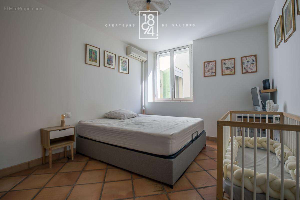 Appartement à MARSEILLE-1E