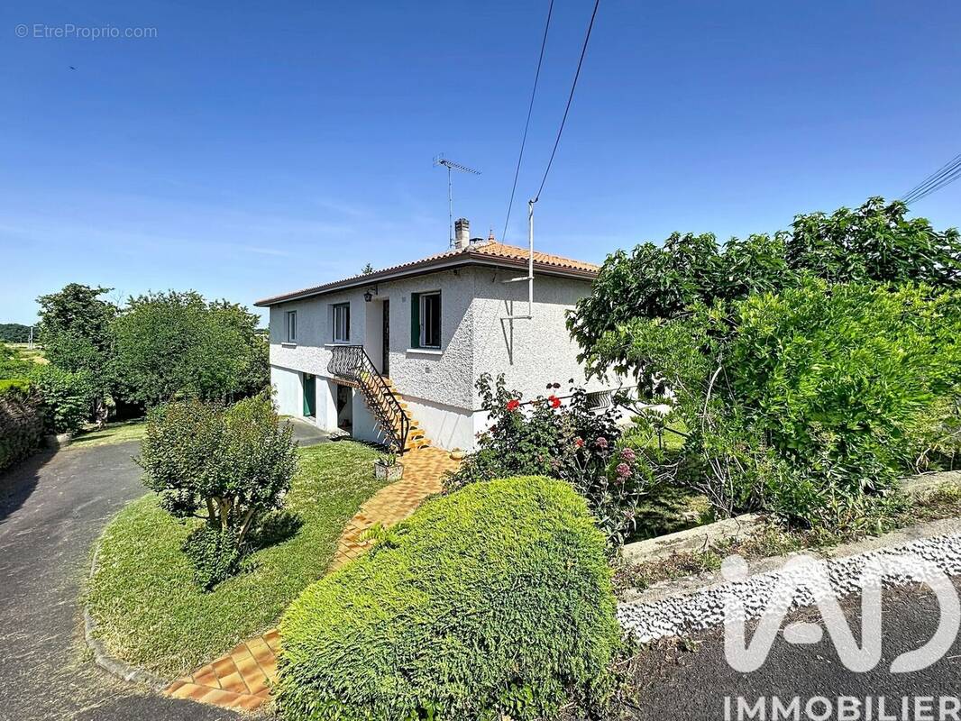 Maison 119 m² à La Couronne  - photo 1