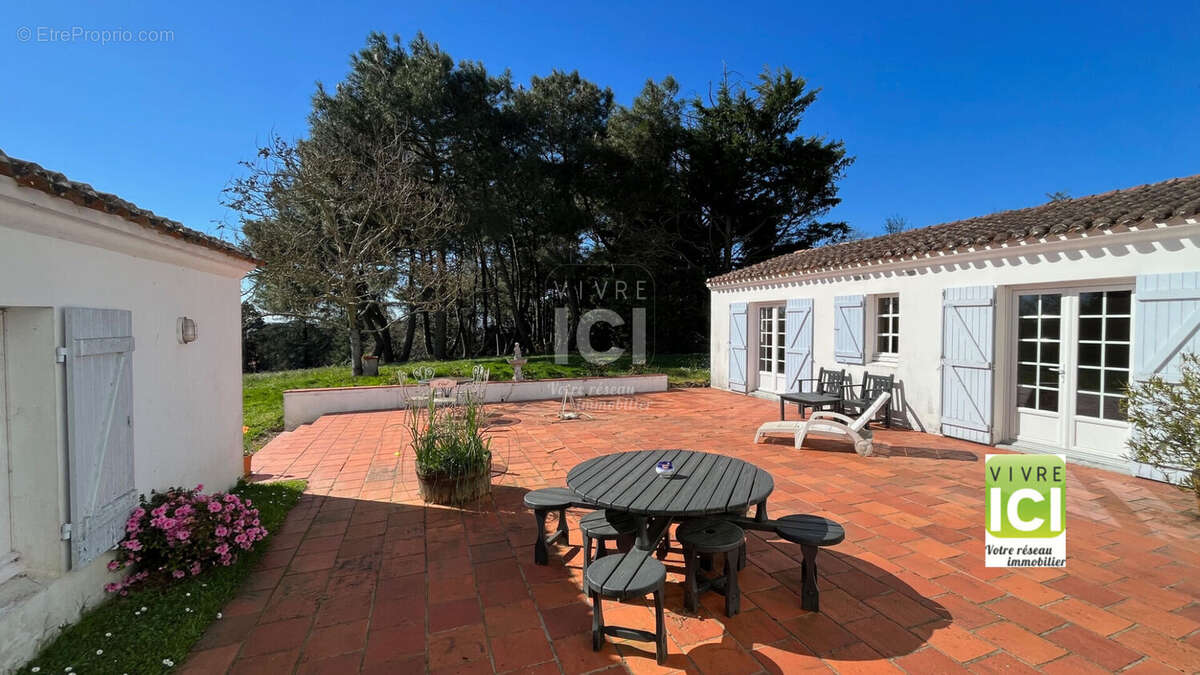 Maison à LA CHAPELLE-BASSE-MER