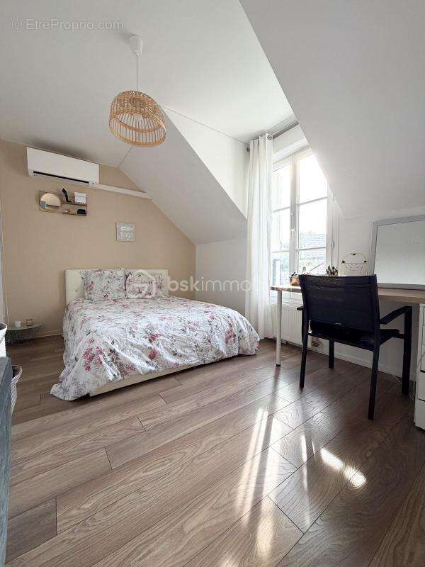 Maison à LE COUDRAY-MONTCEAUX