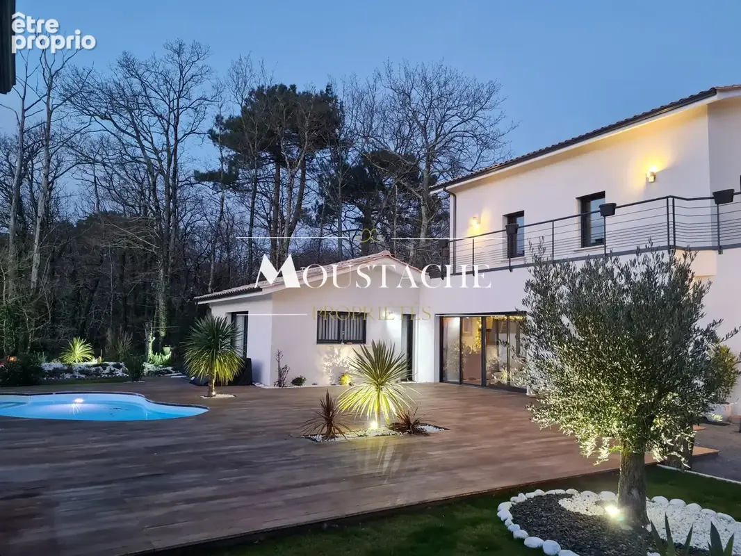 Superbe villa / maison contemporaine - avec piscine à 300m du centre-ville - - photo 2