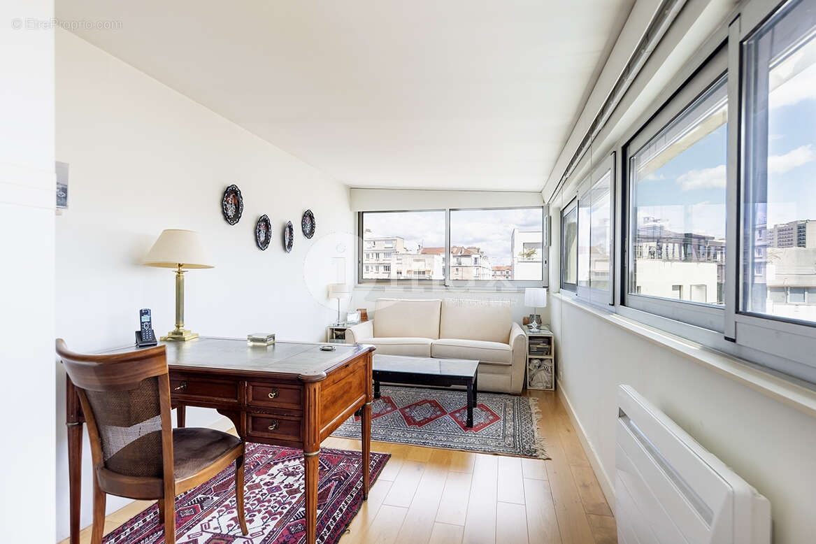 Appartement à COURBEVOIE