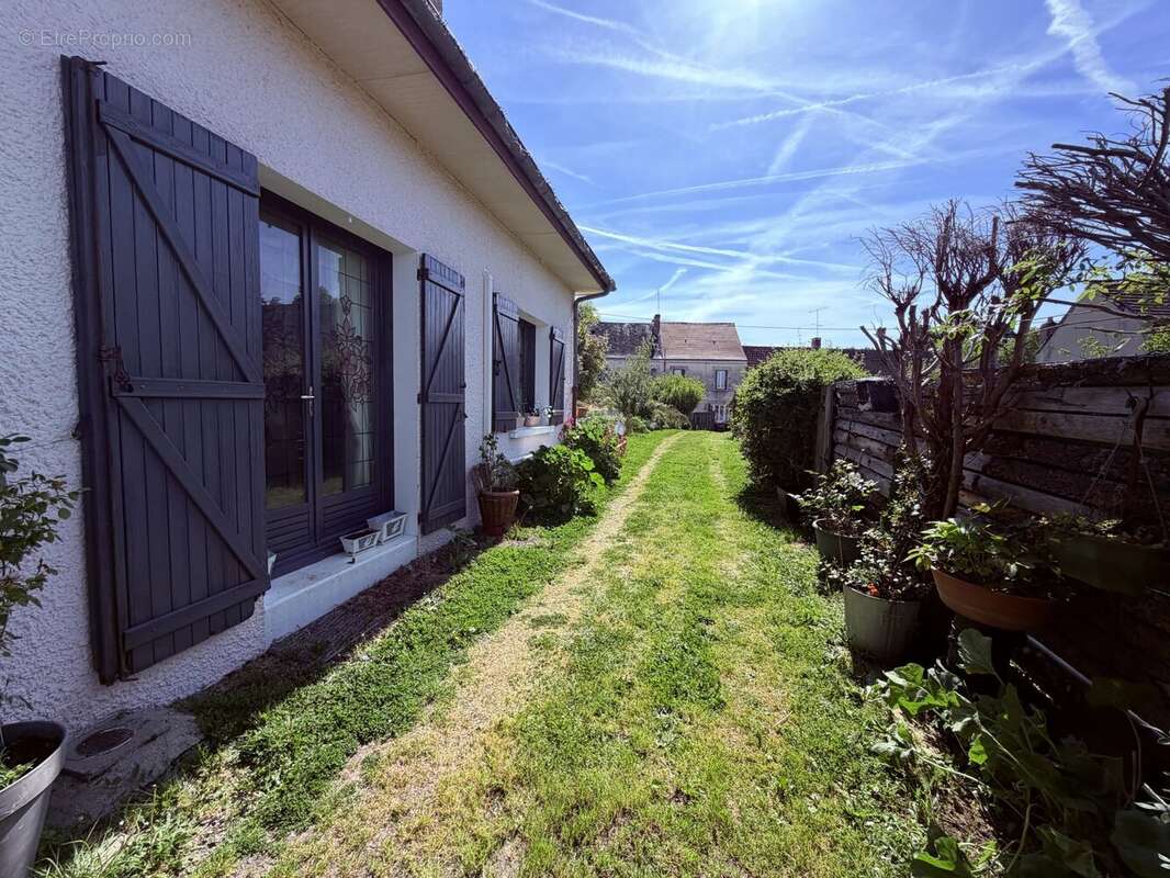 Maison à LUSSAC-LES-EGLISES