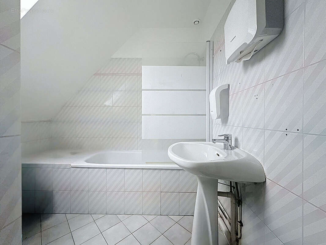 Local d'activité / habitation- Mareuil Les Meaux 108 m2 - photo 8