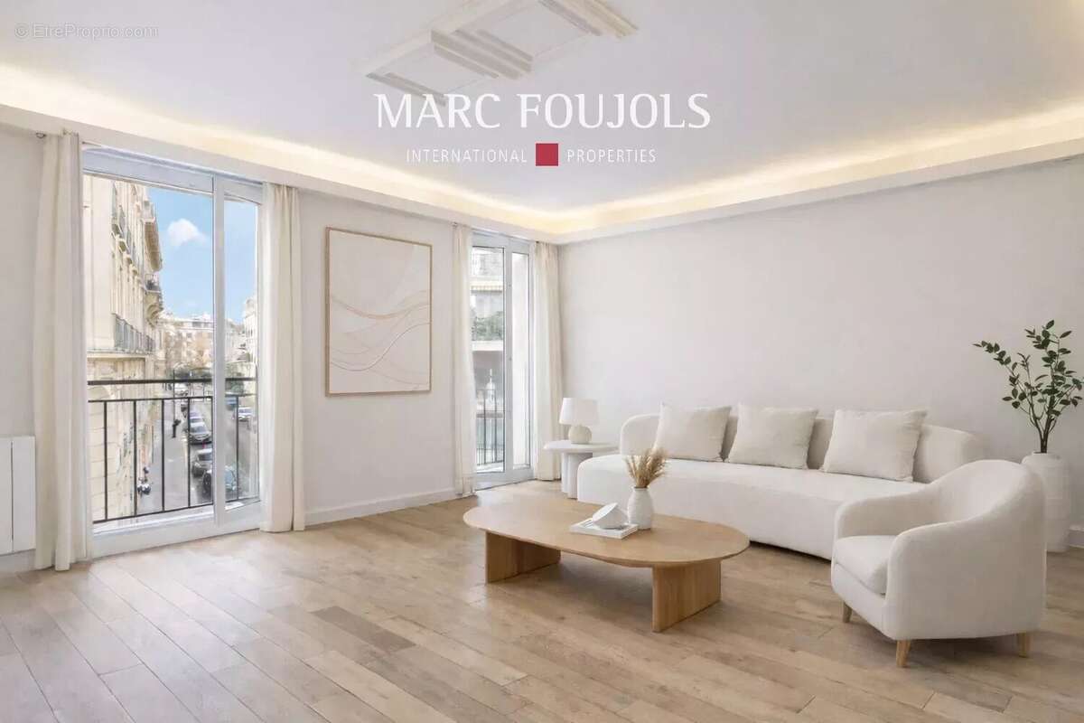 Appartement à PARIS-16E