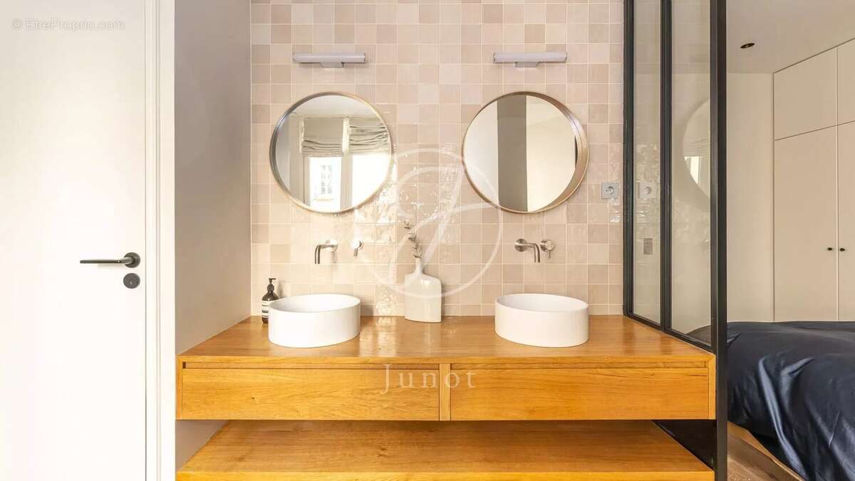 Appartement à PARIS-17E