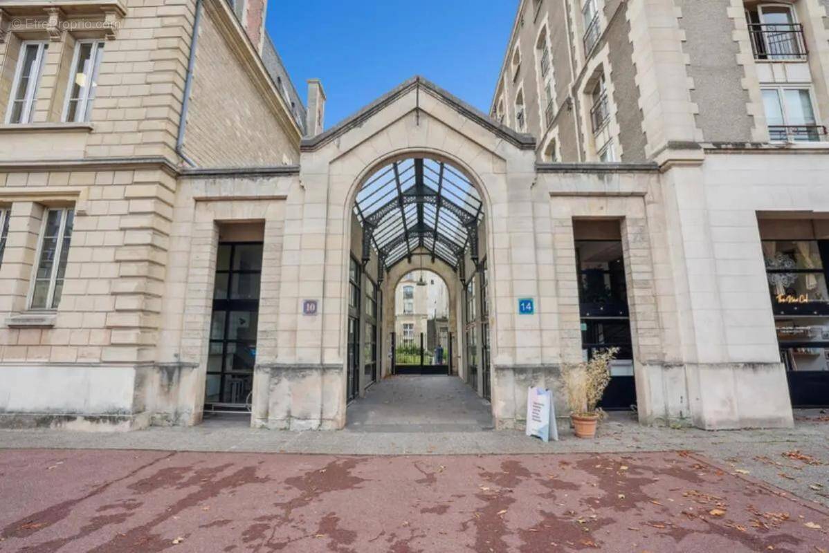 Commerce à ISSY-LES-MOULINEAUX