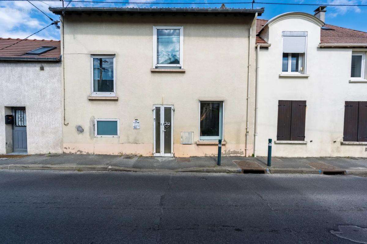 Maison à SAULX-LES-CHARTREUX