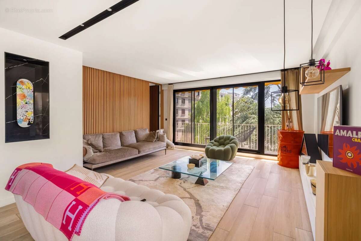 Appartement à NEUILLY-SUR-SEINE