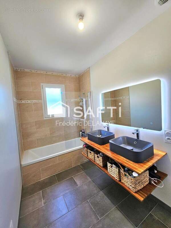Maison 112 m² à Saint-Laurent-Medoc  - photo 8