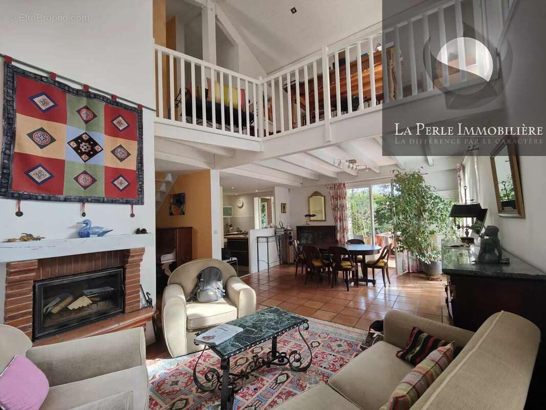 Maison à BRUGUIERES