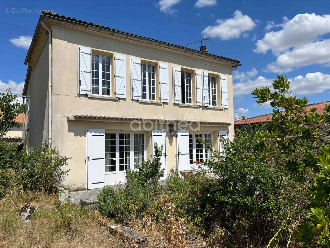 Maison à JAVREZAC