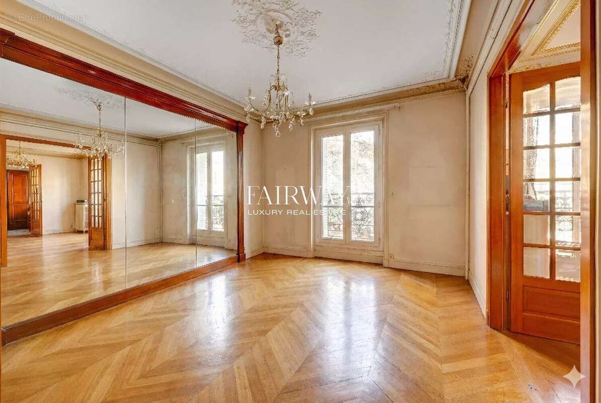 Appartement à PARIS-17E