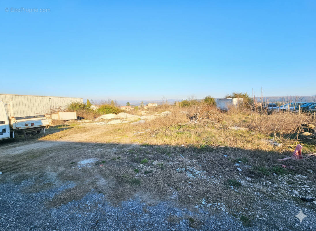 Terrain à SAINT-SERNIN