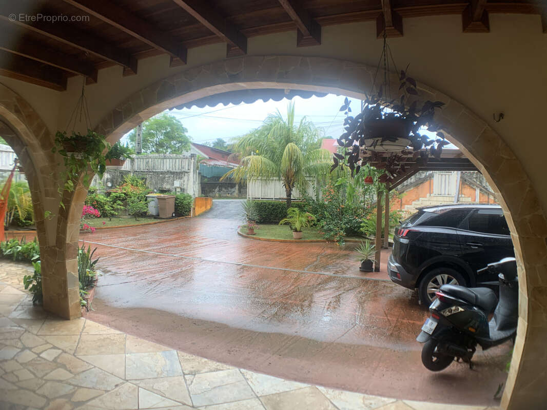 Maison à REMIRE-MONTJOLY