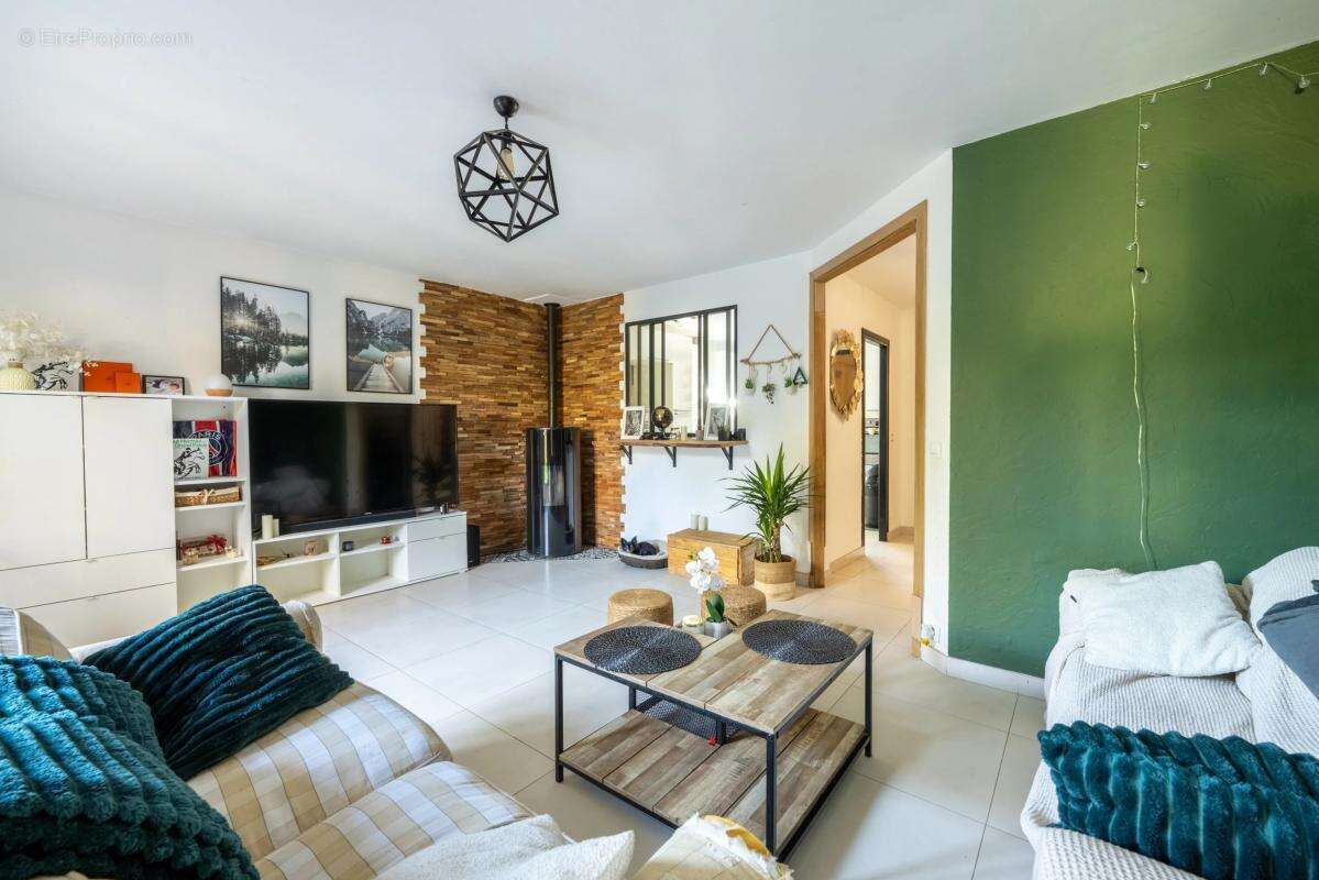 Maison à JOUY-LE-MOUTIER