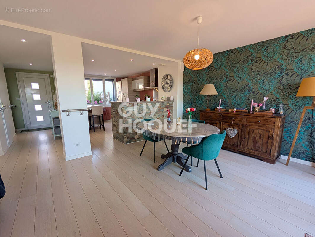 Maison à ECOLE-VALENTIN