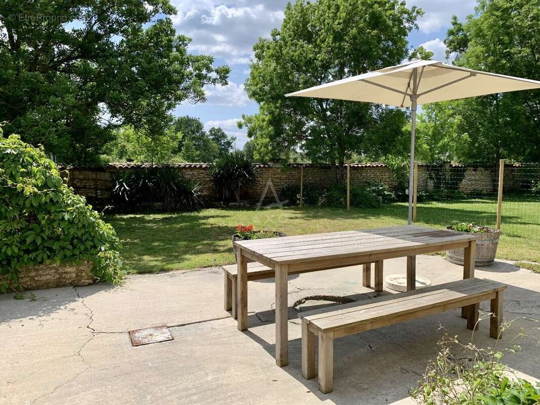 Maison à BRIZAMBOURG