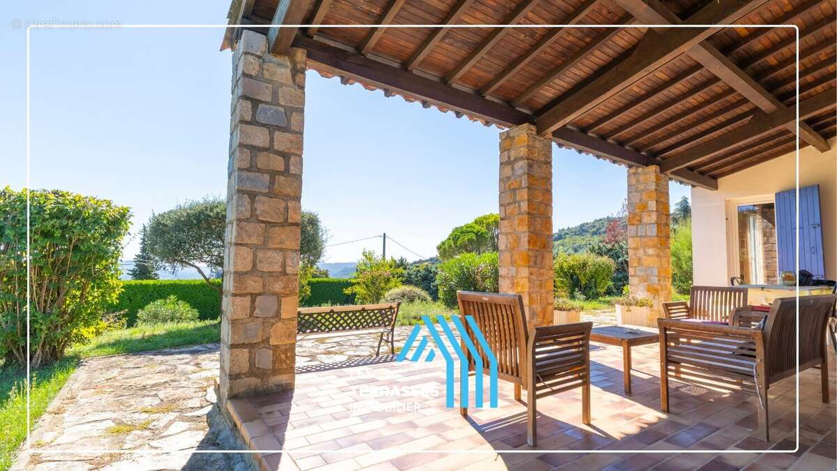 Maison à ROCHEMAURE